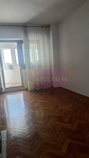 Vanzare apartament 3 camere in zona Stirbei Voda, stradal, lux