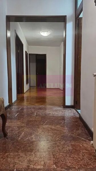 Vanzare apartament 3 camere in zona Stirbei Voda, stradal, lux