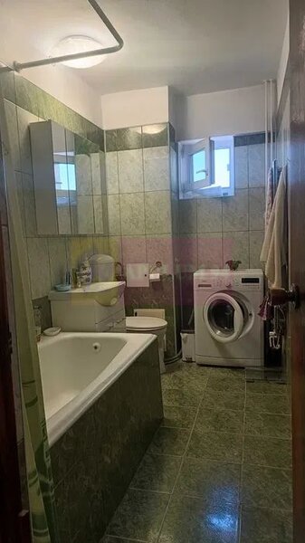 Vanzare apartament 3 camere in zona Stirbei Voda, stradal, lux